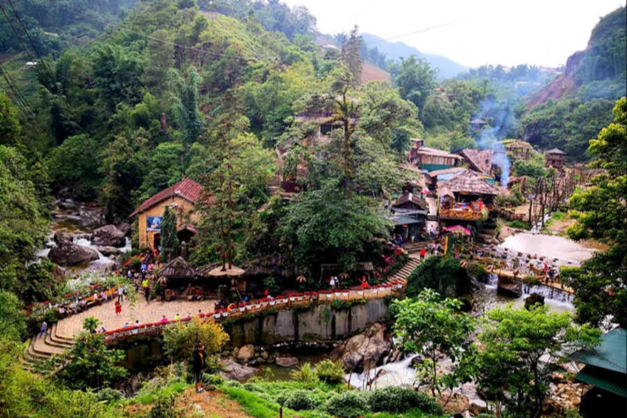 Nothern Vietnam Odyssey Tour 6-Day 2 cat cat village sapa sun getaways travel 3