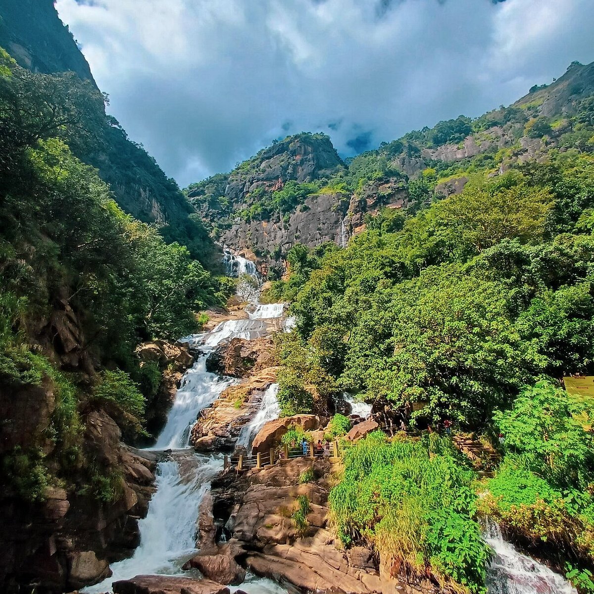 rawana waterfall in ella