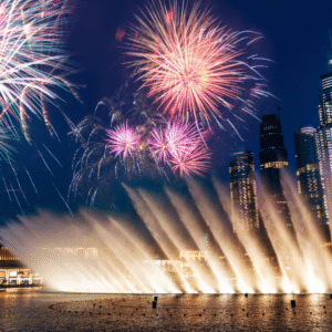 Dubai Fountain Show om Burj Khalifa with 150 m water jets at night.